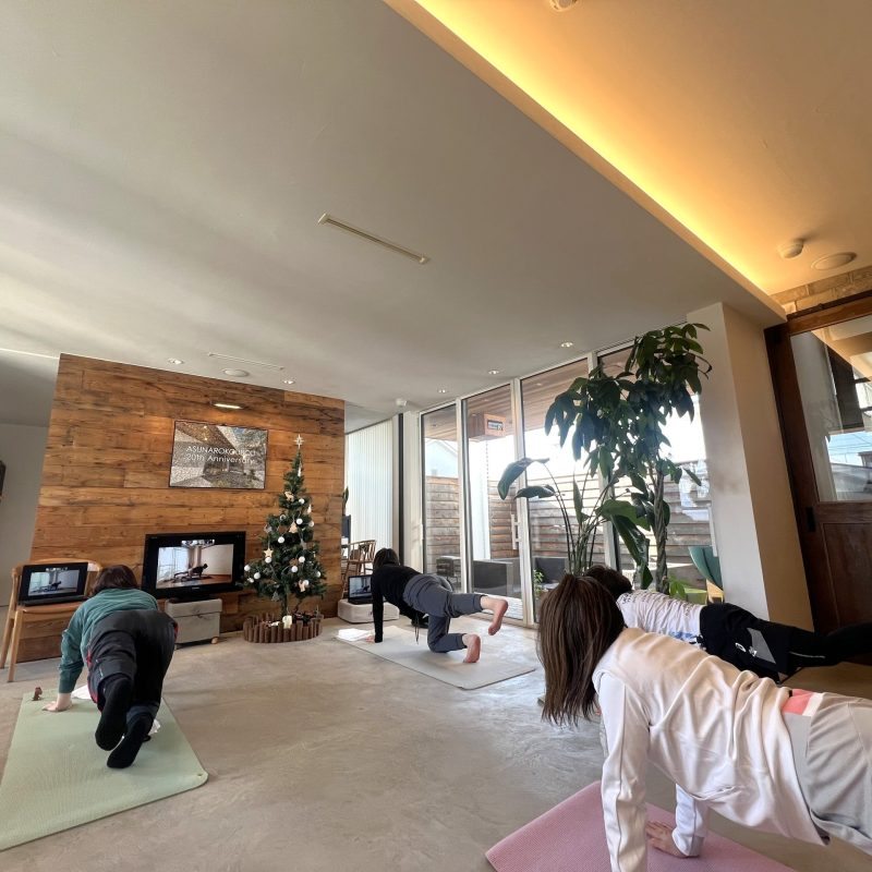 新しい仲間を迎え、今年最後のヨガを行いました！